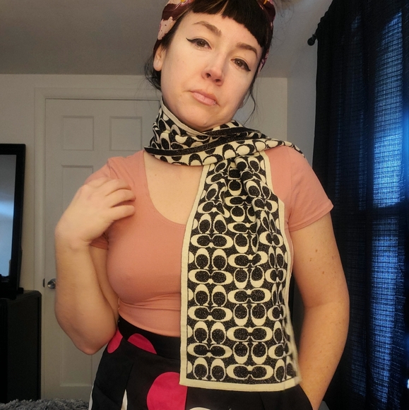 Coach Scarf - Picture 8 of 10